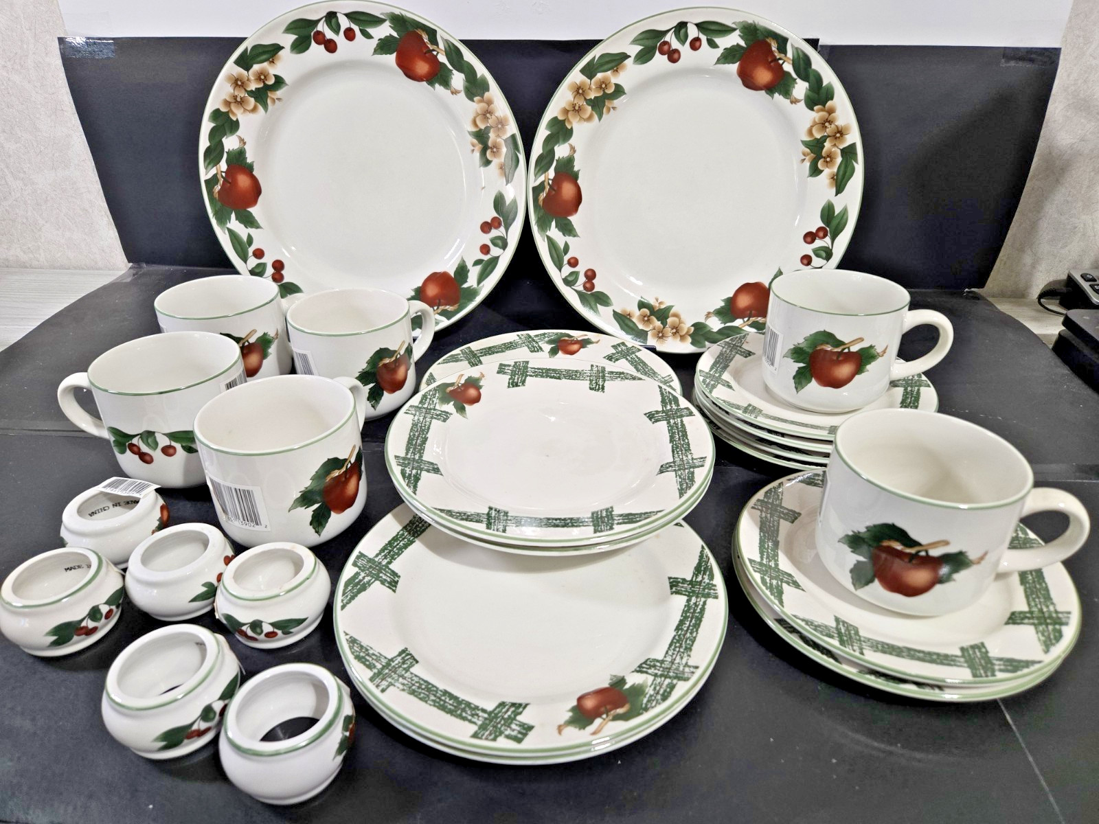 Cades Cove Collection Citation Dishes Ceramic Apple 6 Person Place Setting VTG