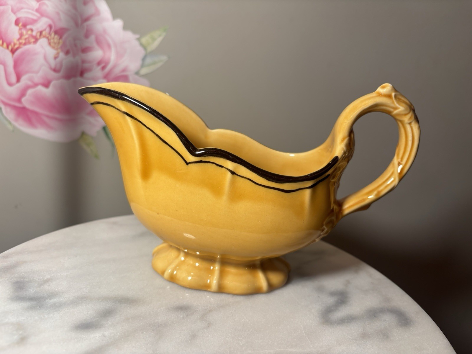 Vintage Yellow Ceramic Gravy Boat with Brown Scalloped Rim Pedestal Base Vintage Yellow Ceramic Gravy Boat with Brown Scalloped Rim Pedestal Base