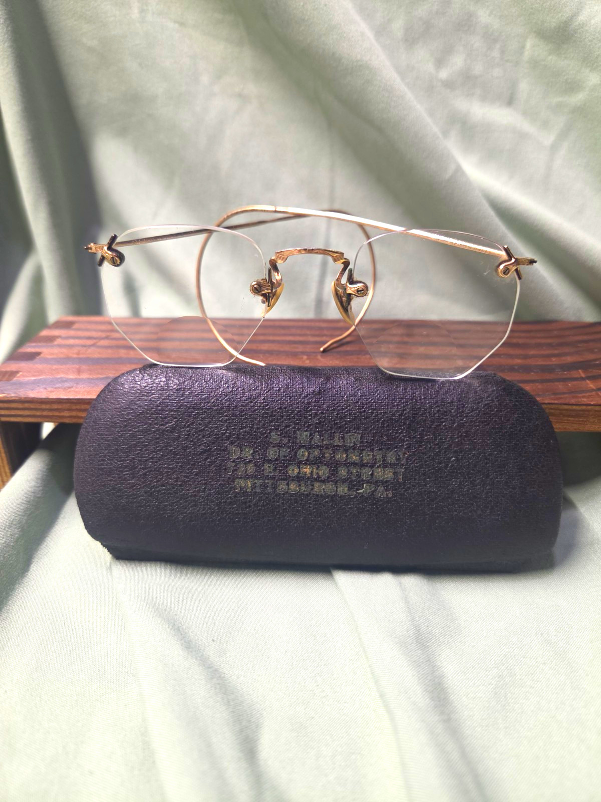 Antique 1/10 12K Gold Filled Rimless Eyeglasses with Cable Temples & Orig. Case