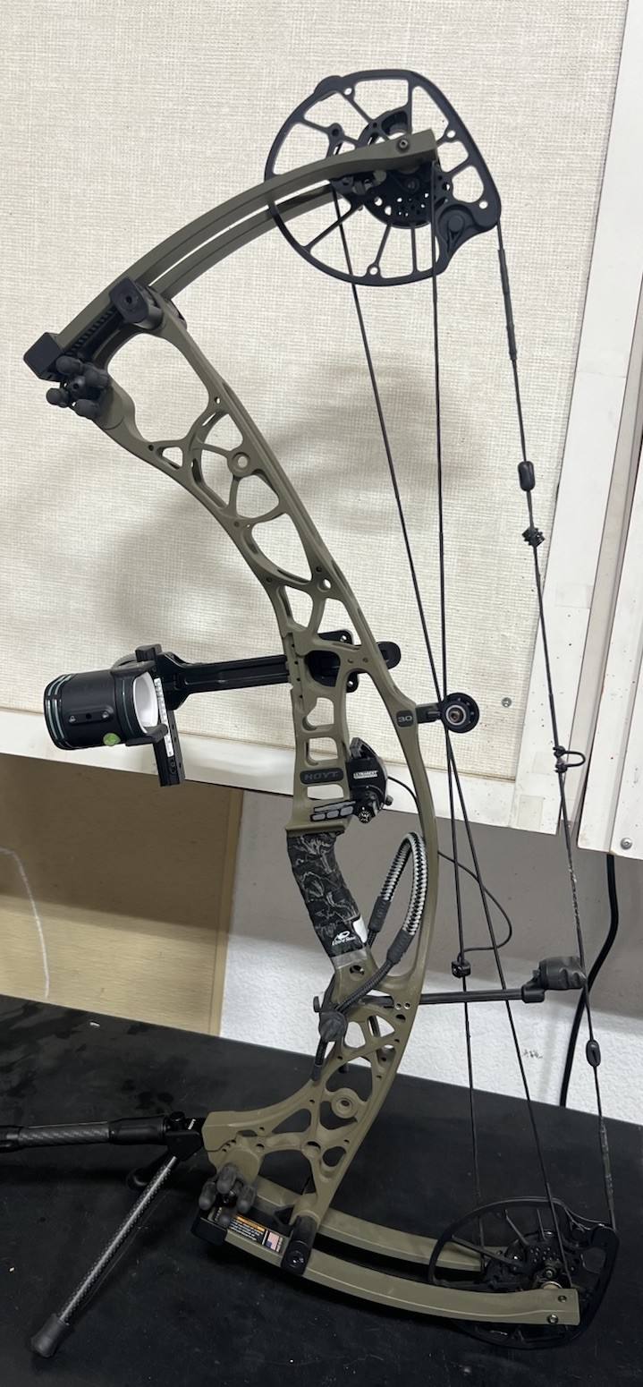 Hoyt Alpha X RH 30in 70 25-30in Draw Bow Right hands Wilderness BOW ONLY Hoyt Alpha X RH 30in 70 25-30in Draw Bow Right hands Wilderness BOW ONLY