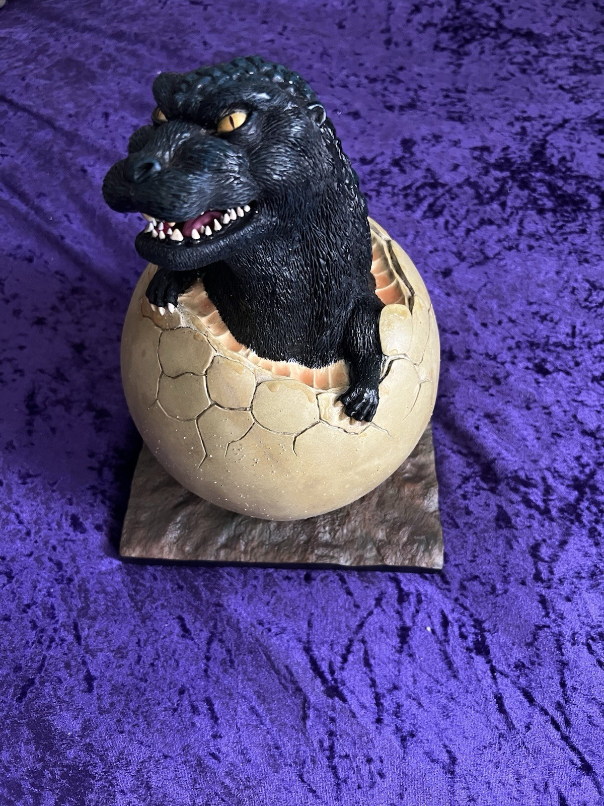 Horizon Collectibles Godzilla Hatching Egg Resin Statue Figure Toho 1993 RARE