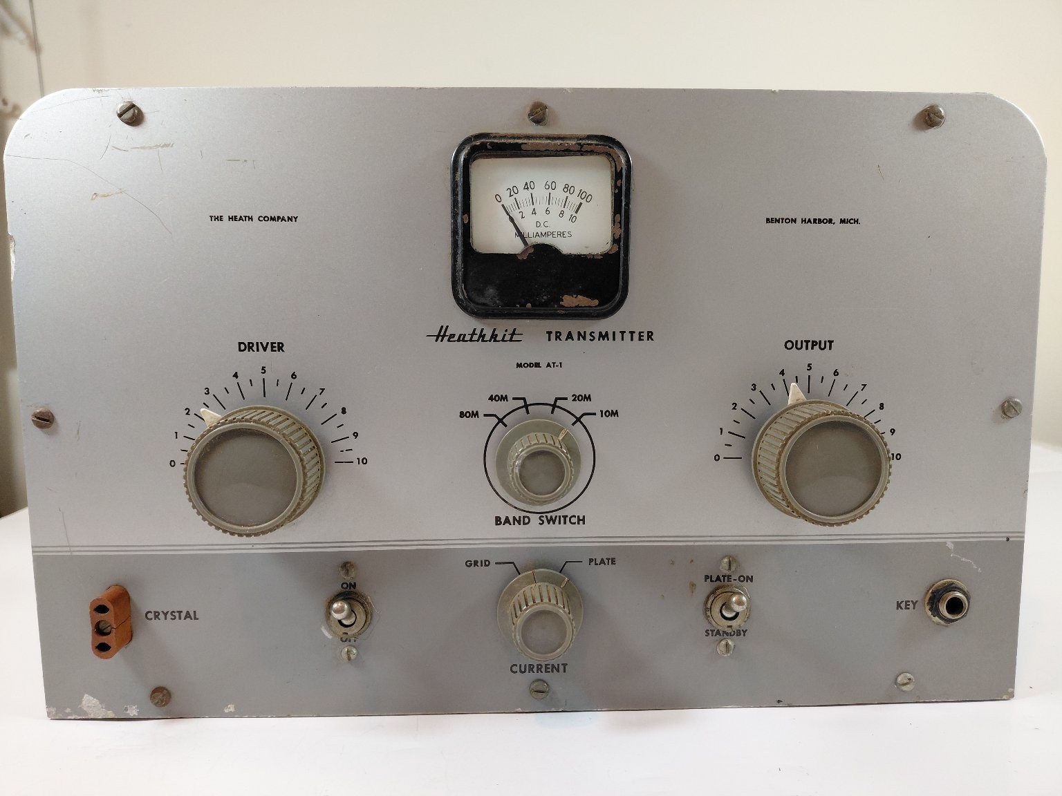Vintage Heathkit AT-1 Ham Radio CW Transmitter 80M 40M 20M 10M Bands Tube