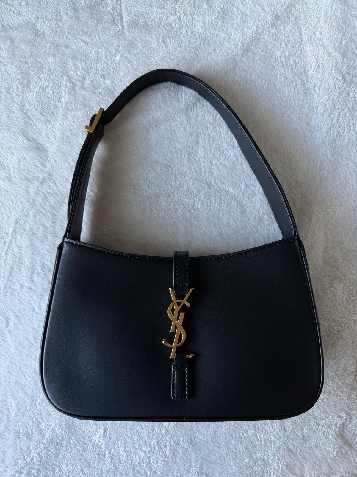 Yves Saint Laurent LE 5 À 7 IN SMOOTH LEATHER