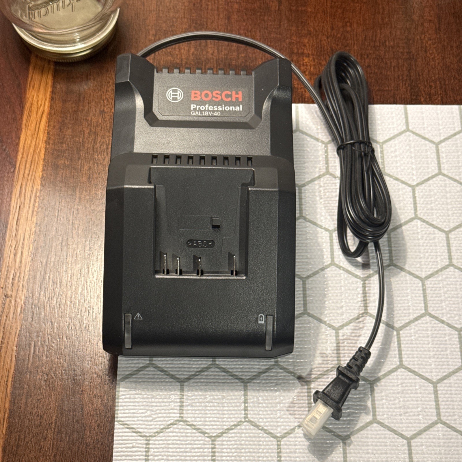BOSCH 18V Battery Charger GAL18V-40 (New From Larger Kit) 