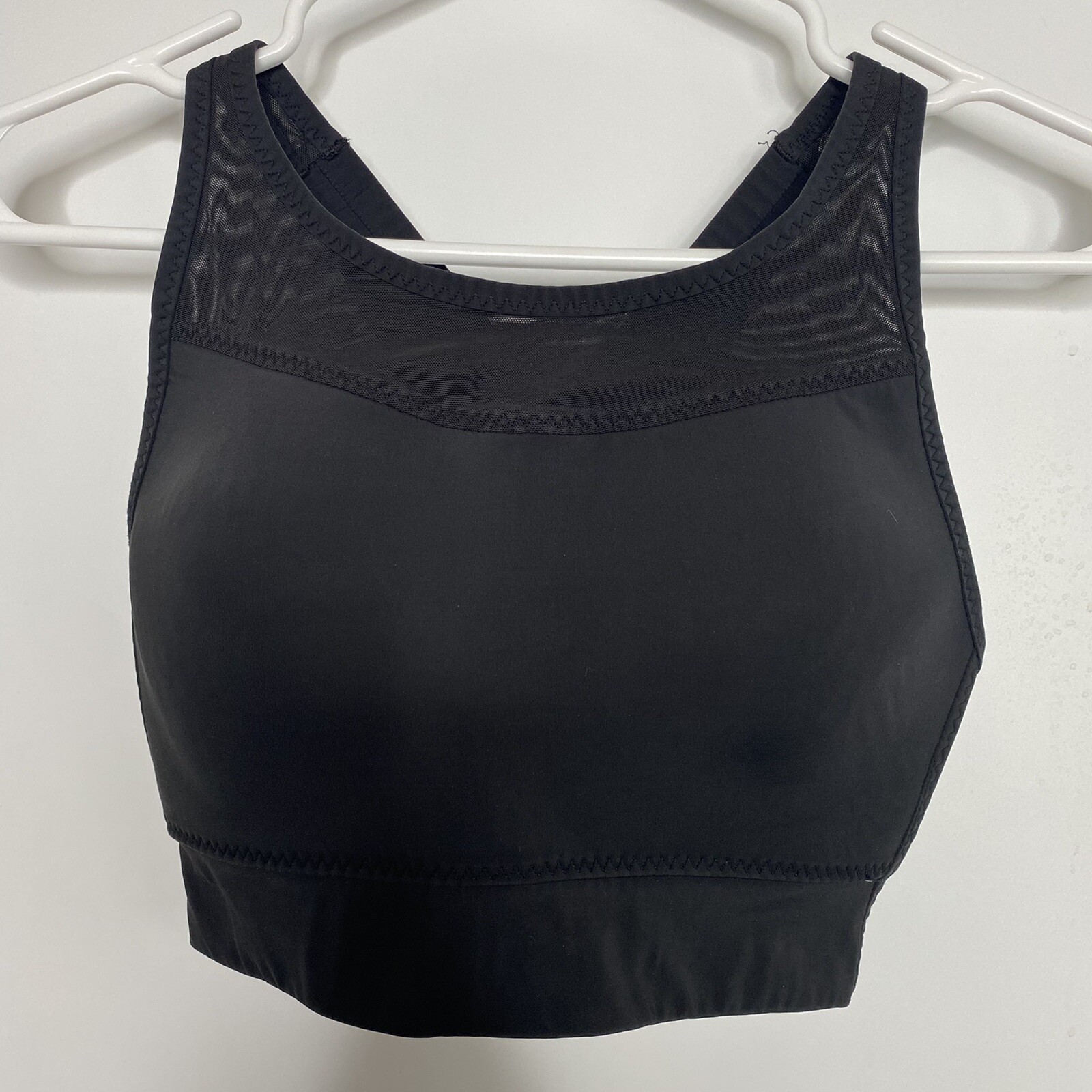 Athleta Padded Sports Bra Black Cross Back 3 Back Hook Stretch Yoga Fitted Athleta Padded Sports Bra Black Cross Back 3 Back Hook Stretch Yoga Fitted