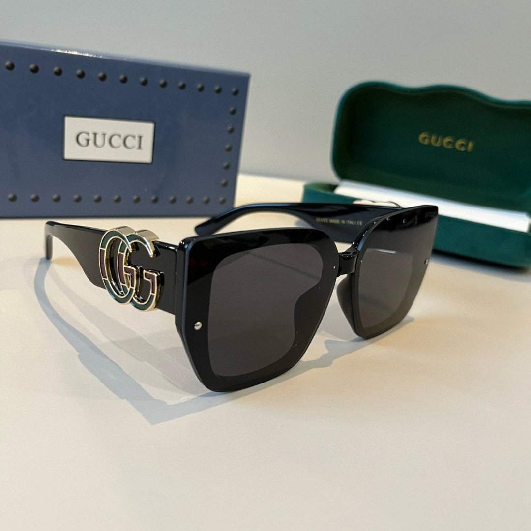 Gucci GG2612 Oversized Square Sunglasses Black Frame 68□9‑145 Grey Lenses Gucci GG2612 Oversized Square Sunglasses Black Frame 68□9‑145 Grey Lenses