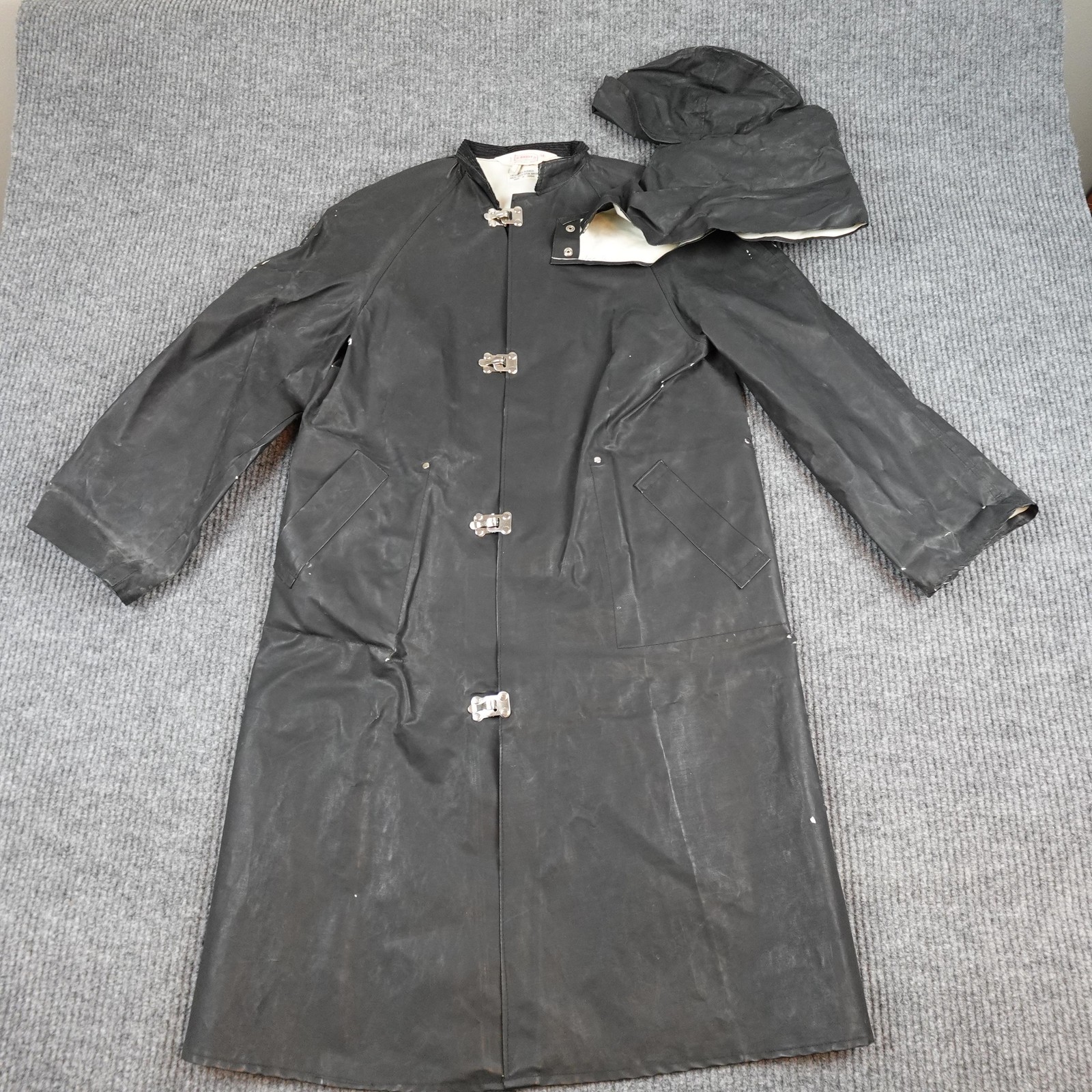 Vintage WWII Rubberized Clasps Trench Coat Mens (Fits Small) Brent JR 50s 1950s Vintage WWII Rubberized Clasps Trench Coat Mens (Fits Small) Brent JR 50s 1950s