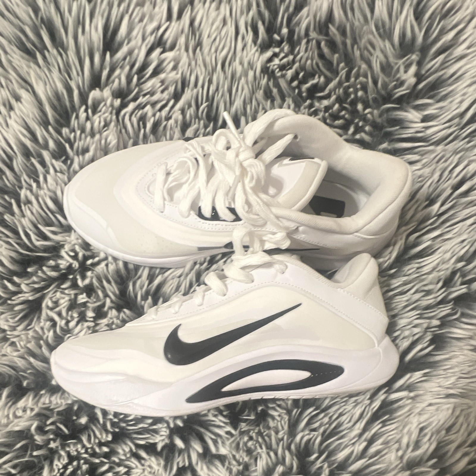 Nike White And Black Women’s 6.5 Shoes Athletic Lightly Worn