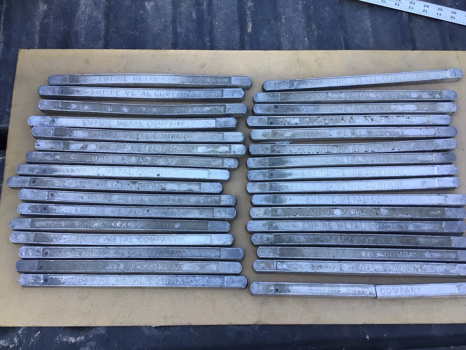 Low melt Bismuth 440 Alloy, 19-23 oz bars, this sale is for one bar, 48% Bismuth