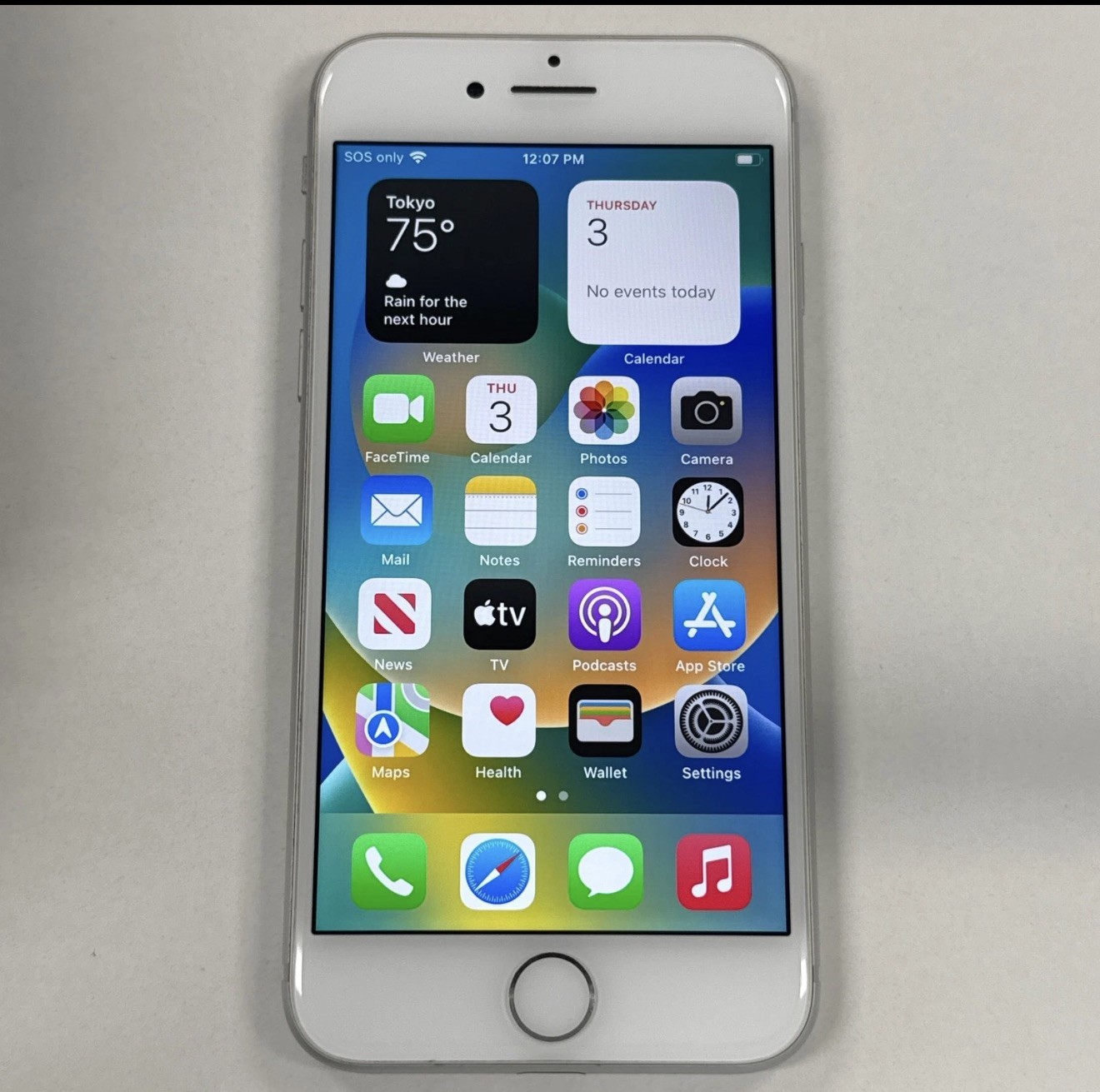 Apple iPhone 8 - 64GB -(Read Description) Apple iPhone 8 - 64GB -(Read Description)