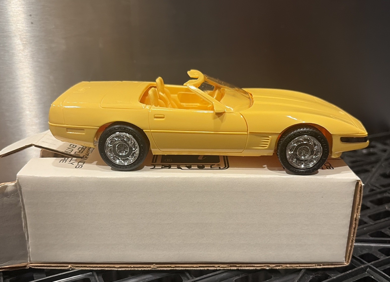 AMT ERTL Promo Model Toy 1995 Chevrolet Corvette Convertible Yellow #6654 Amt AMT ERTL Promo Model Toy 1995 Chevrolet Corvette Convertible Yellow #6654 Amt