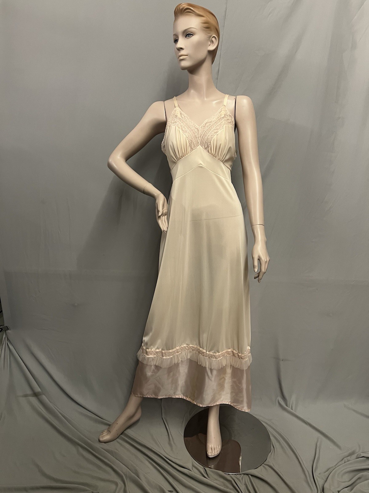 1950’s - 1960’s Nylon  Full Slip 