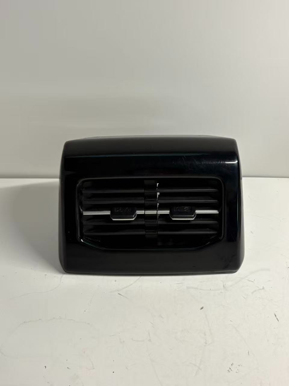 OEM VOLKSWAGEN ID4 REAR CENTER CONSOLE AIR VENT 2024
