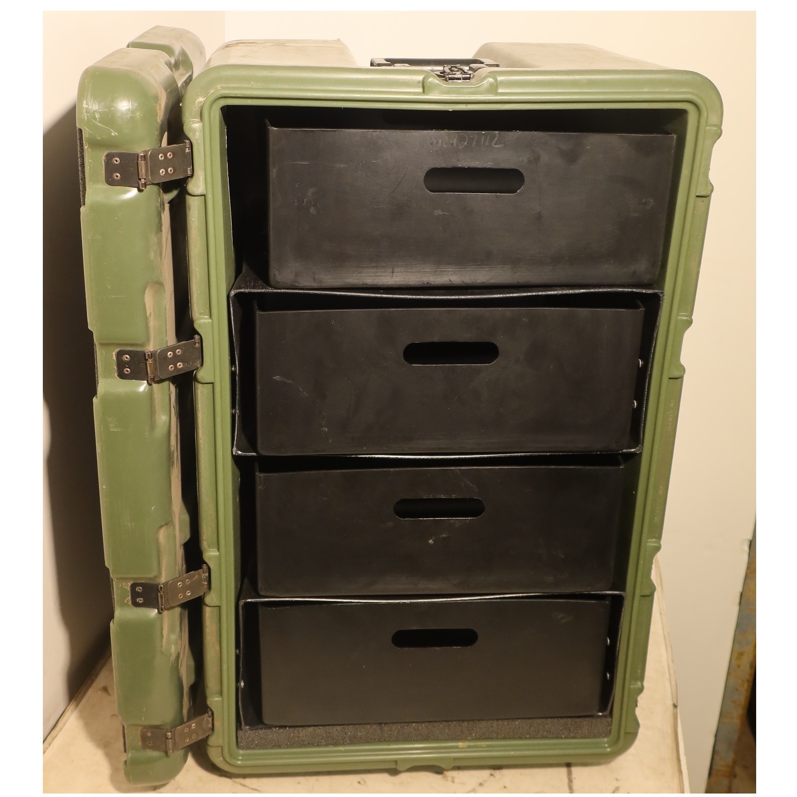 Hardigg  Pelican Hard Case 472-MED-4-DRAWER-137 33x21x19  Madical Supply Chest