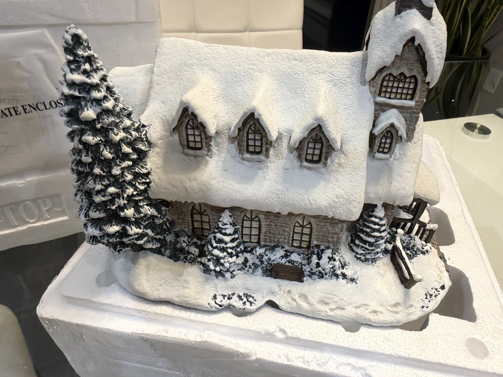 Thomas Kinkade Hawthorne Village Light of Hope Church 2000 - WITH Box & COA