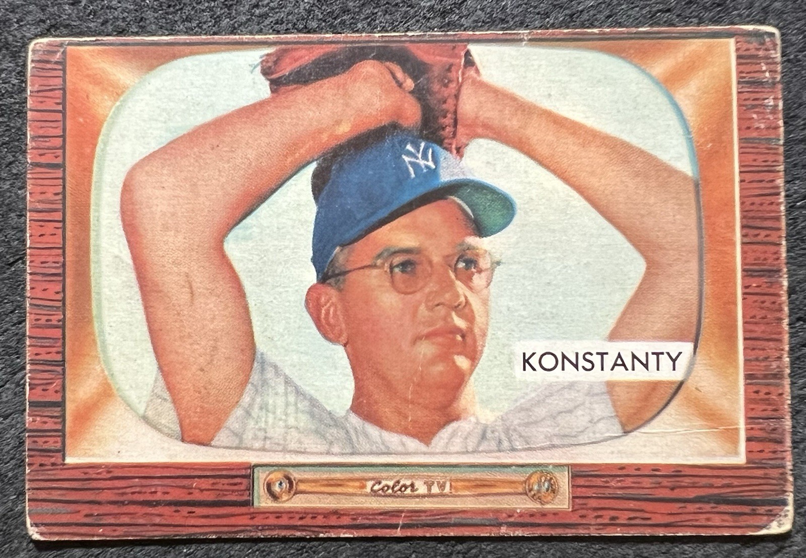 1955 BOWMAN JIM KONSTANTY (NEW YORK YANKEES) SP HIGH #231 LONG WRINKLES