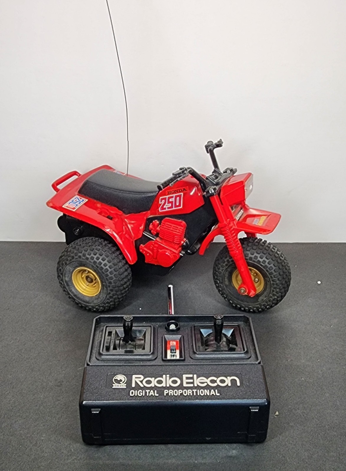 Dust Runner 1/8 Honda 250R 3 Wheeler Remote Control Shinsei W/packaging Tested