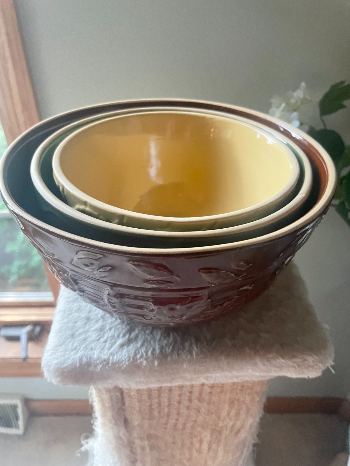 Vintage Gooseberry Patch Stoneware Set of 3-Nesting Bowls Vintage Gooseberry Patch Stoneware Set of 3-Nesting Bowls