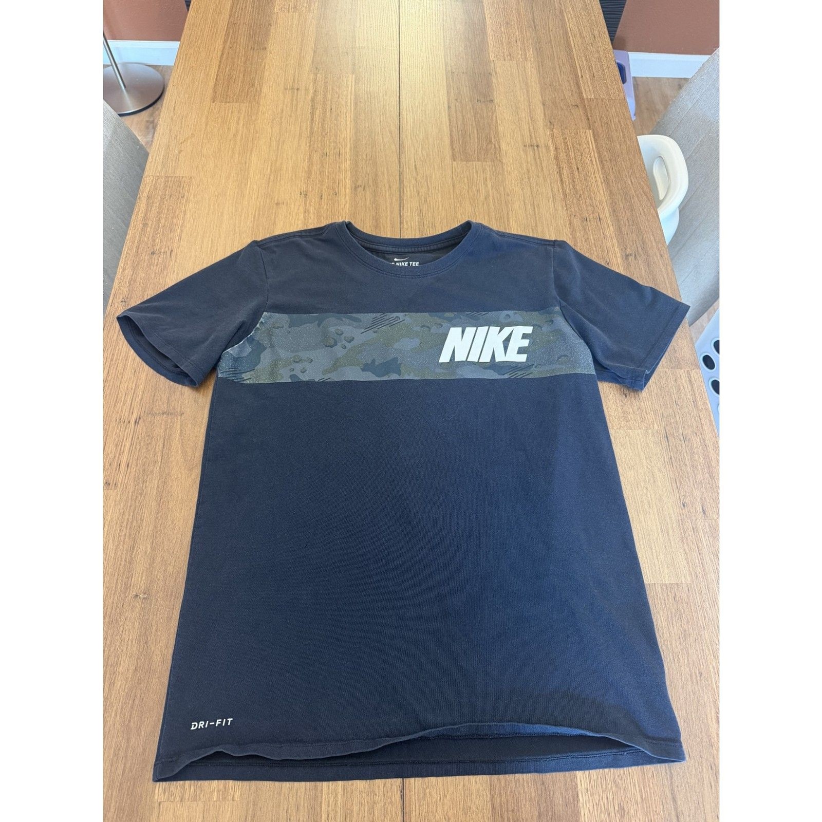 Nike Dri-FIT Mens Medium Black Camo Block Graphic T Shirt Training