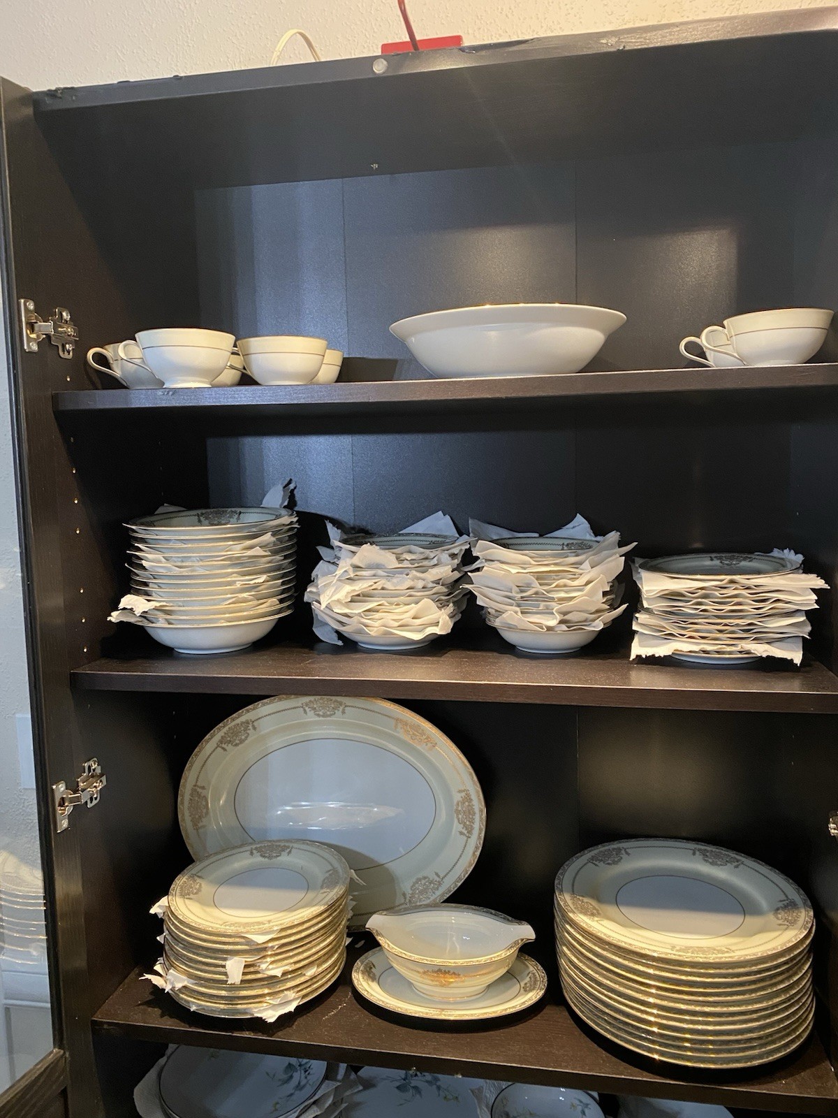 Noritake Bancroft 5481 Gold Floral Ceramic Dinner Set Platter 84 pcs P Noritake Bancroft 5481 Gold Floral Ceramic Dinner Set Platter 84 pcs P