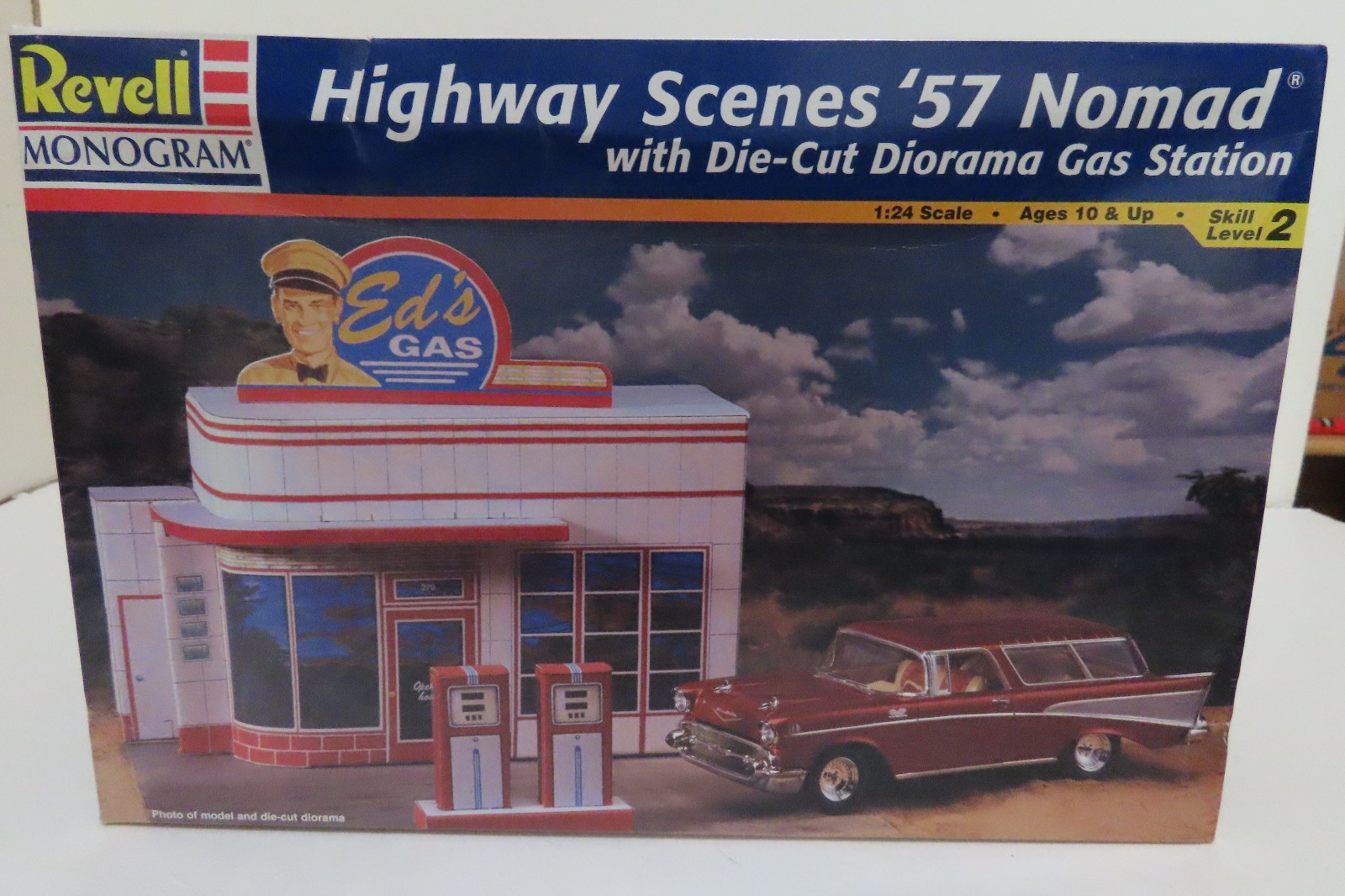 Revel/Monogram Highway Scenes \'57 Noma with Die-Cut Diorama Gas Statation. 1/24. Revel/Monogram Highway Scenes \'57 Noma with Die-Cut Diorama Gas Statation. 1/24.