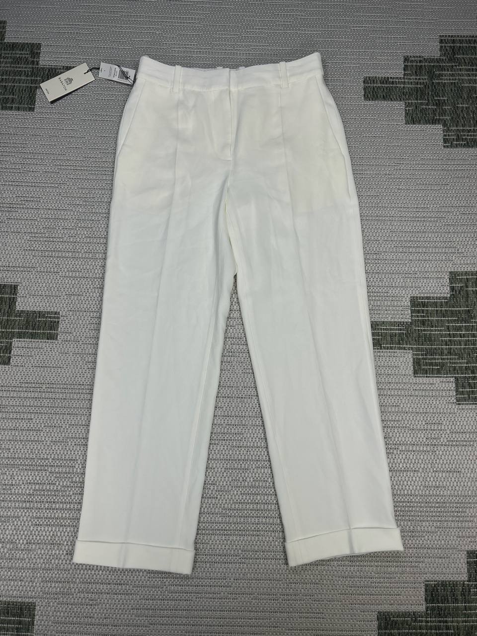 Aritzia Babaton Cuffed Crepe Sartorial Pants Womens 4 White Straight Leg New