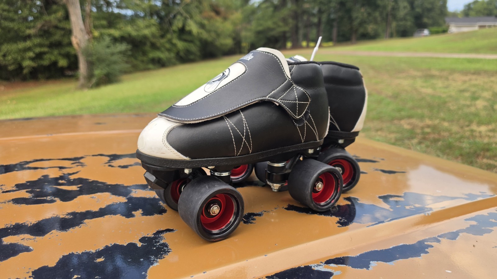 Vanilla Junior Skates Men\'s Size 7 / Ladies\' Size 8 Black White Red Lace Up Vanilla Junior Skates Men\'s Size 7 / Ladies\' Size 8 Black White Red Lace Up
