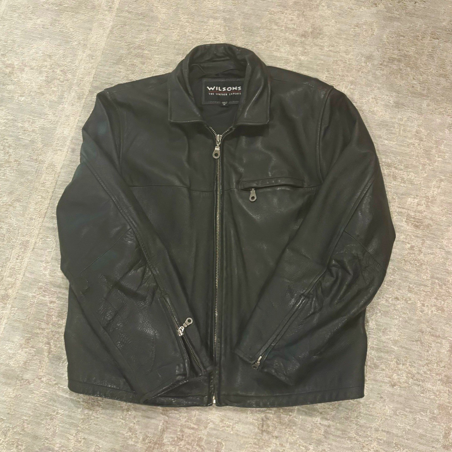Wilsons Men\'s Black Leather Jacket Full Zip Point Collar Size M Regular Fit Wilsons Men\'s Black Leather Jacket Full Zip Point Collar Size M Regular Fit