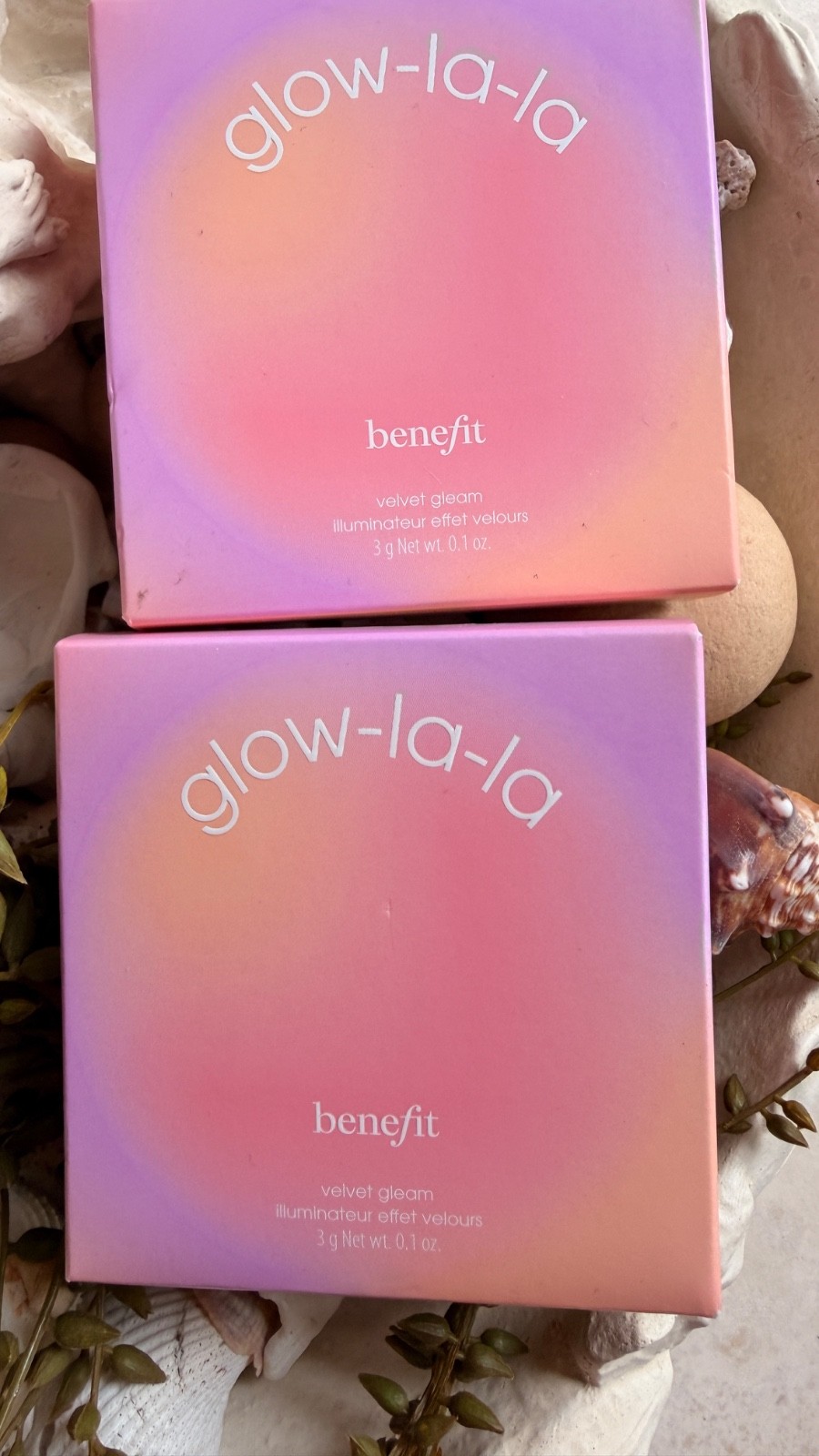 Benefit Glow-La-La Velvet Gleam Blurring Powder Highlighter Raya Fair Light Full