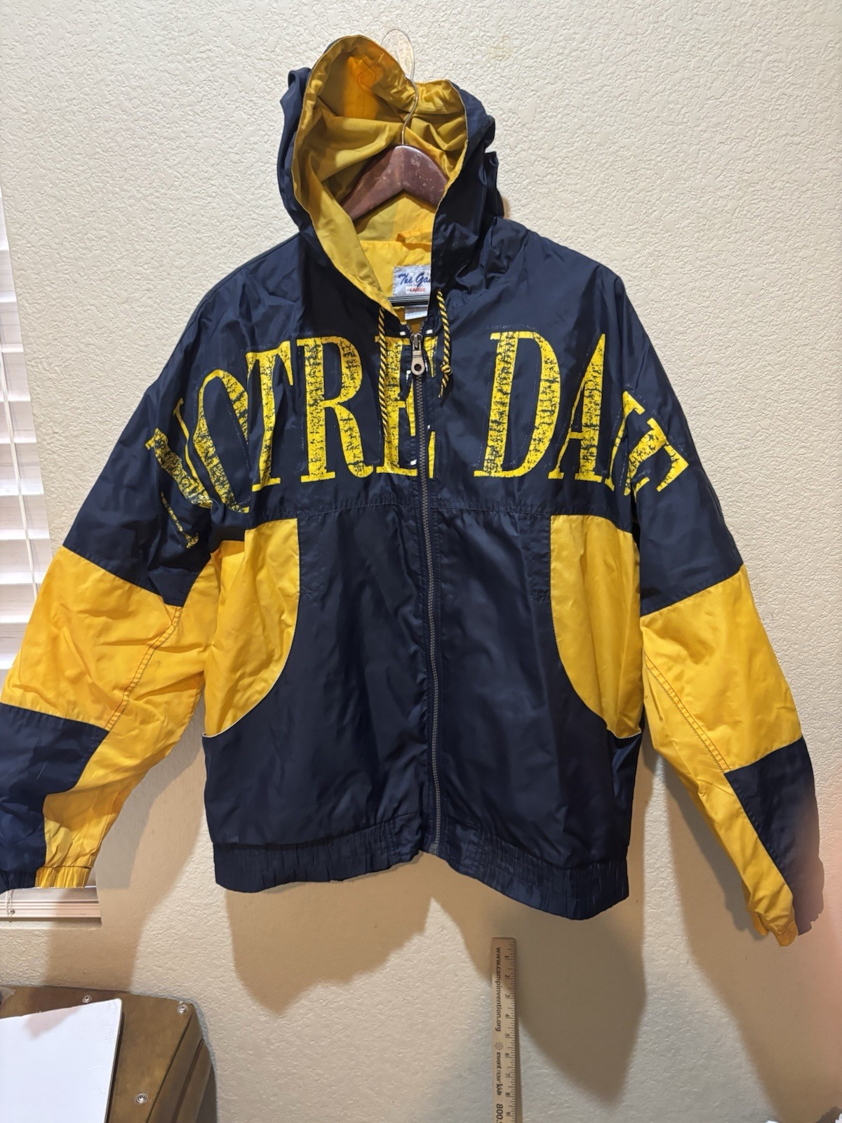 VTG NCAA Notre Dame Fighting Irish Men\'s Full Zip Windbreaker Hoodie Jacket Sz L VTG NCAA Notre Dame Fighting Irish Men\'s Full Zip Windbreaker Hoodie Jacket Sz L