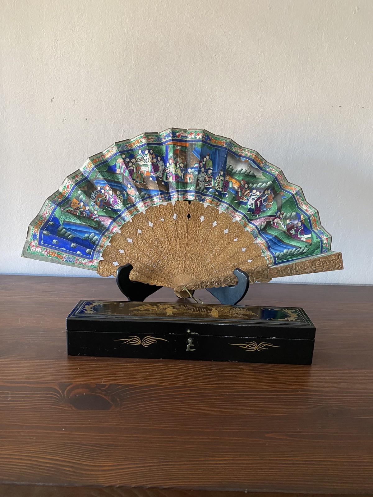 Antique 19th century China Canton sandalwood carved thousand-face fan with box