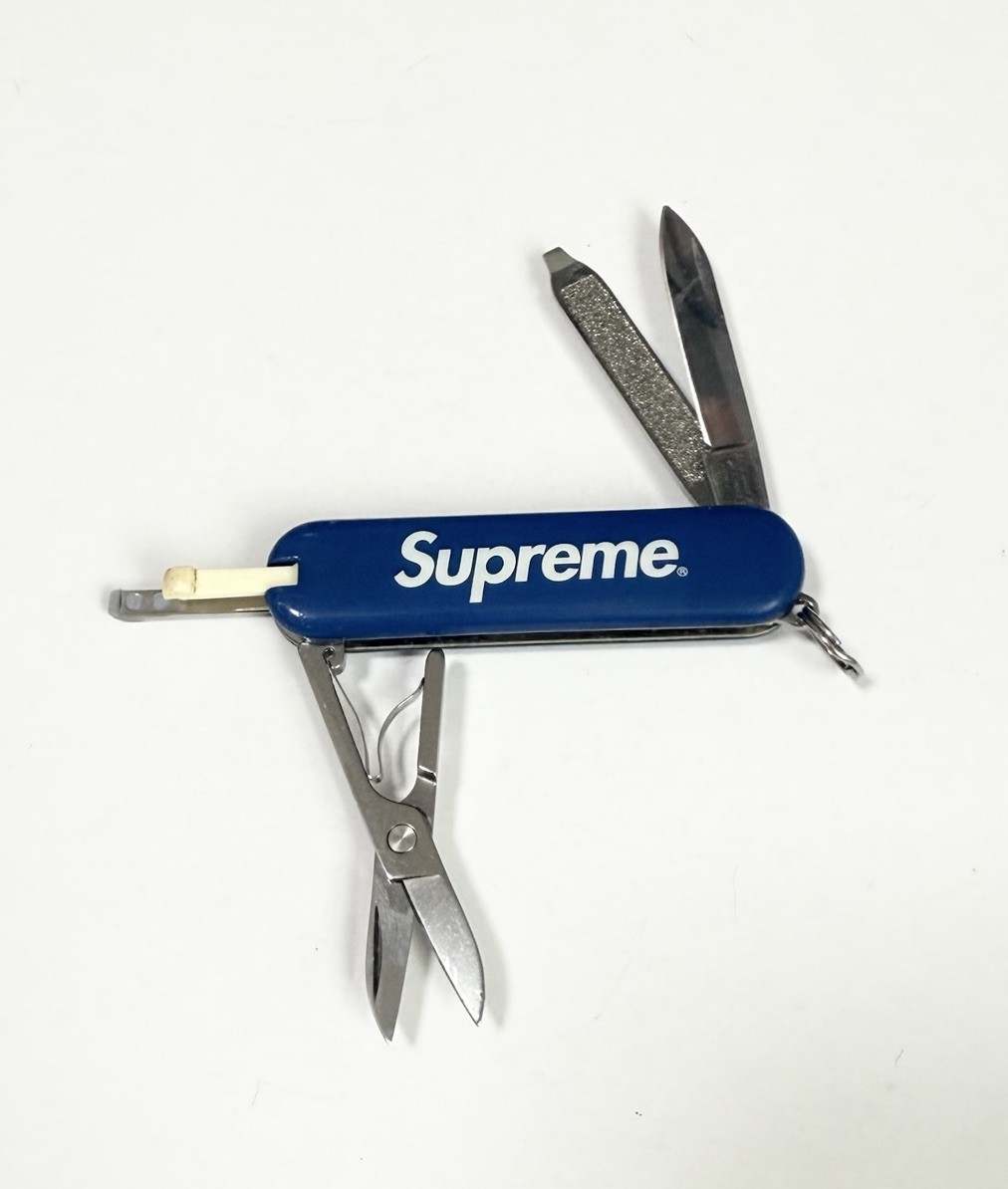 SUPREME Victorinox Swiss Army Knife Blue 2009 SUPREME Victorinox Swiss Army Knife Blue 2009