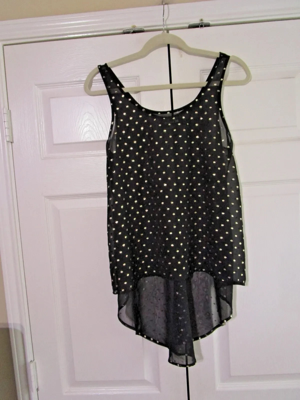 Forever 21 Women\'s Blouse Small Black Gold Dots Sheer Sleeveless Hi Low Hem