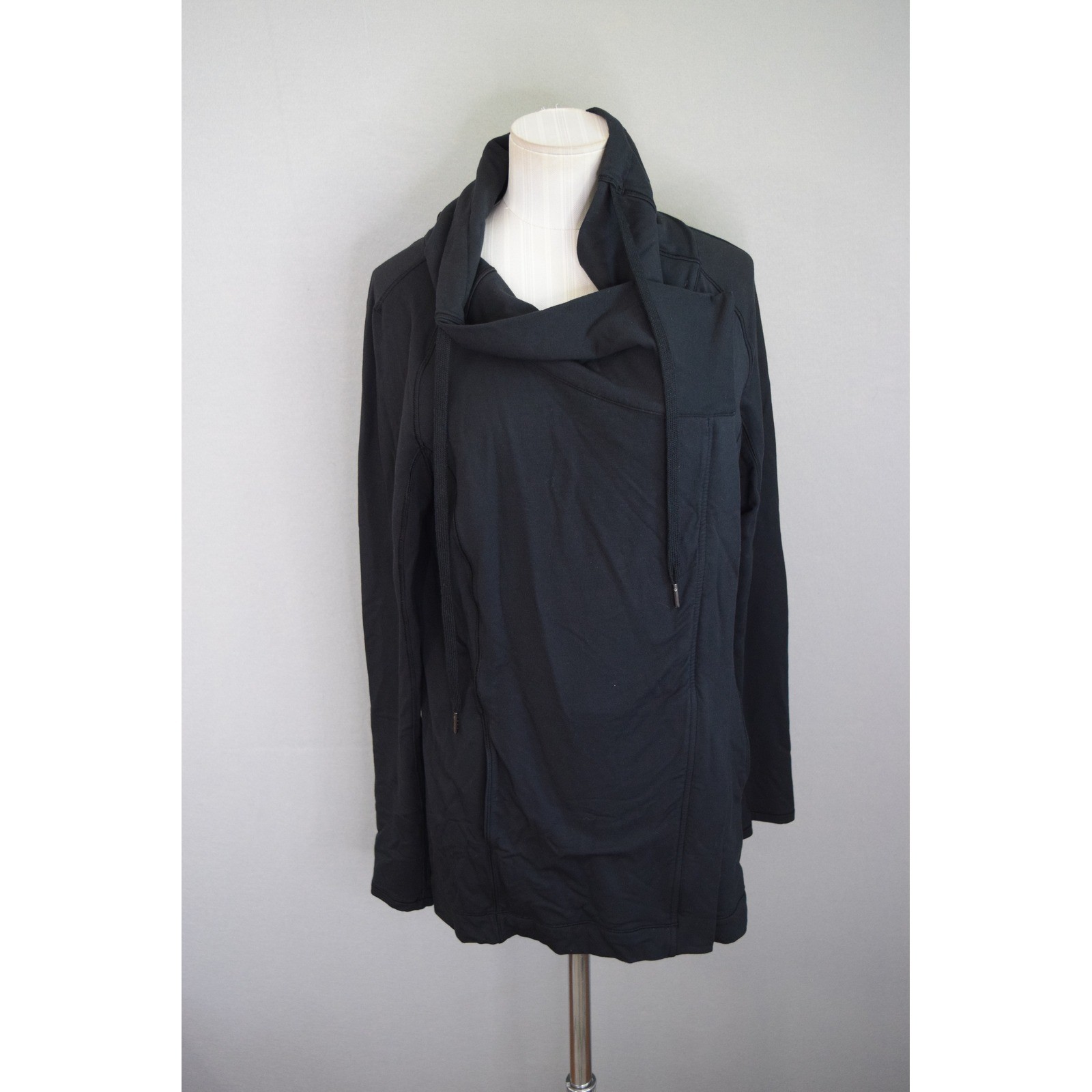 Lululemon Coast Easy Wrap 6 Black Asymmetrical Cowl Neck Zip Up Women Athleisure