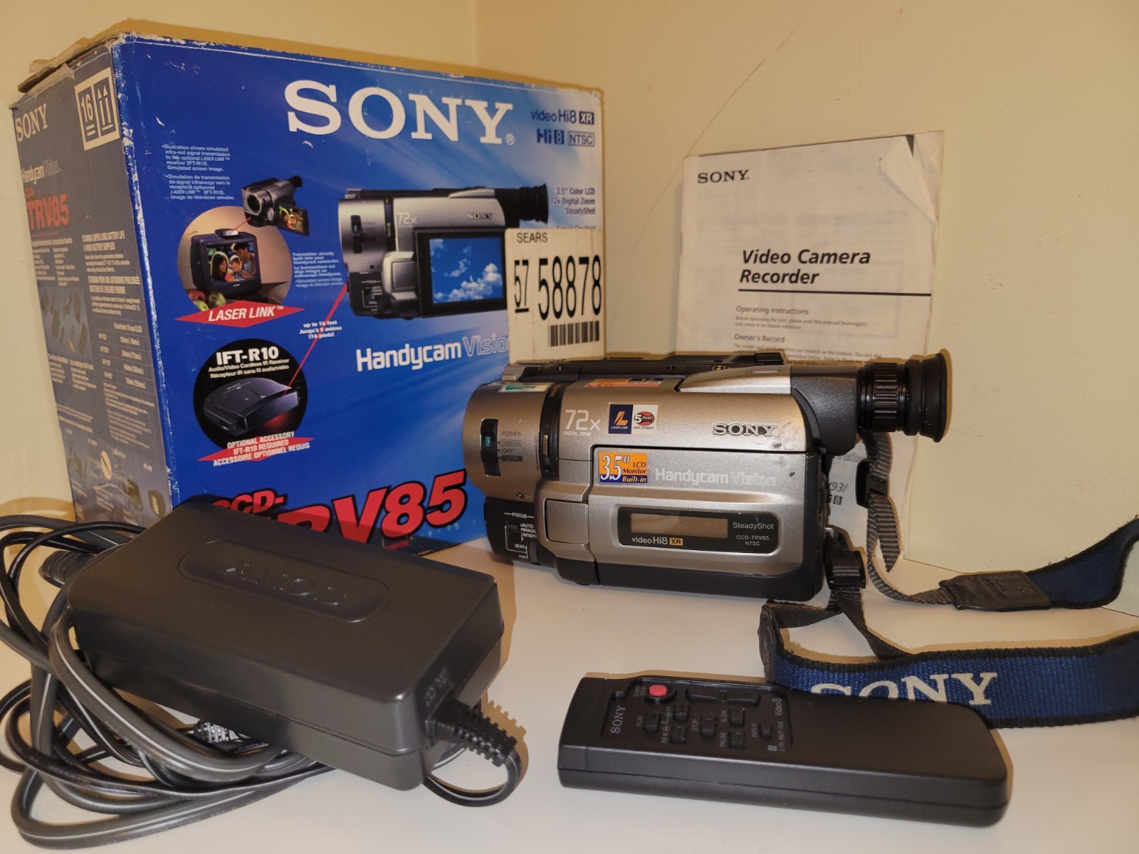 SONY Hi 8 handycam bundle Model CCD-TRV85 Video Camera Recorder. SONY Hi 8 handycam bundle Model CCD-TRV85 Video Camera Recorder.