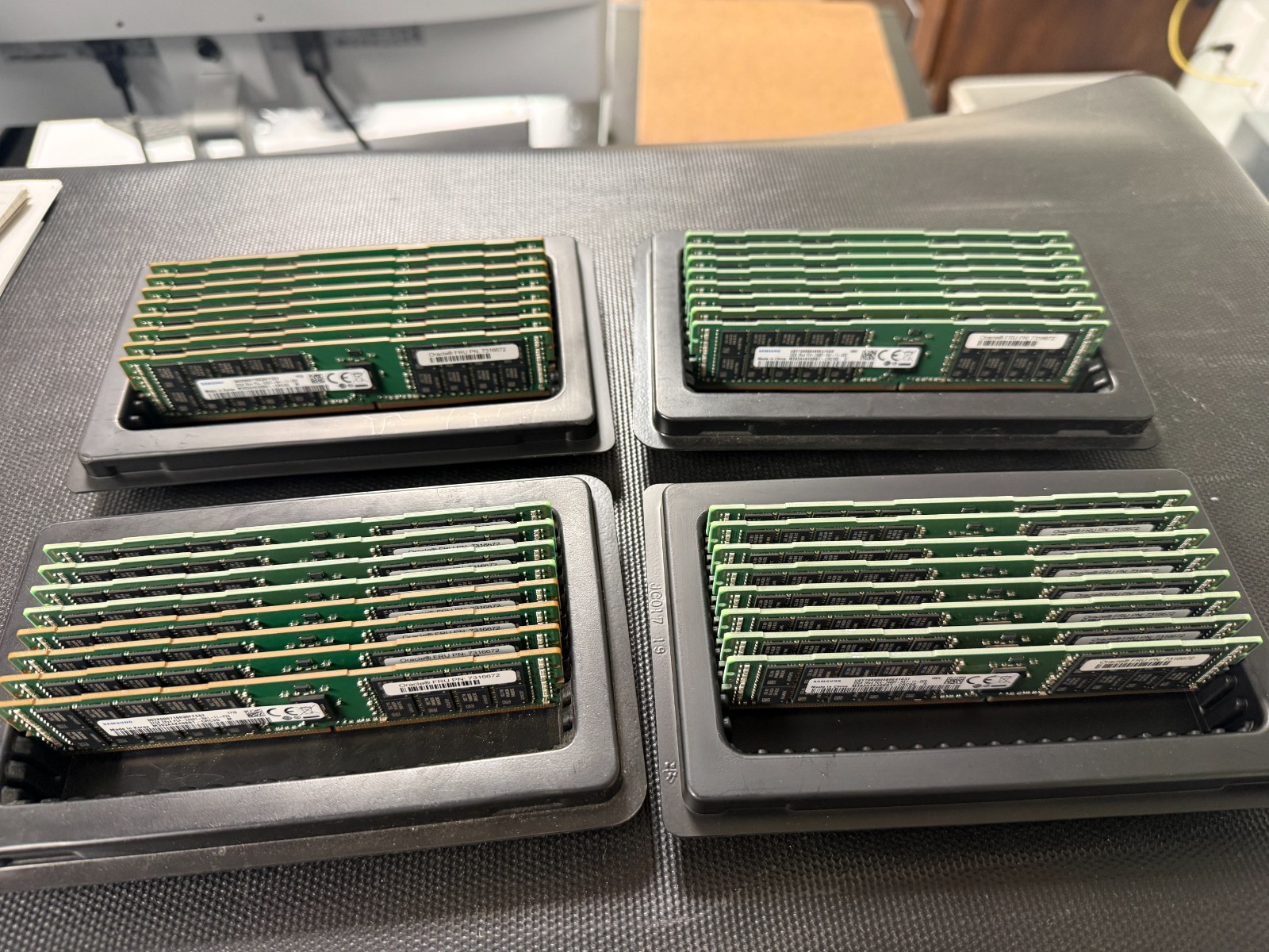 Lot of 32 Matched Samsung 32GB DDR4-2400 ECC RDIMM M393A4K40BB1-CRC3Q 1TB TOTAL