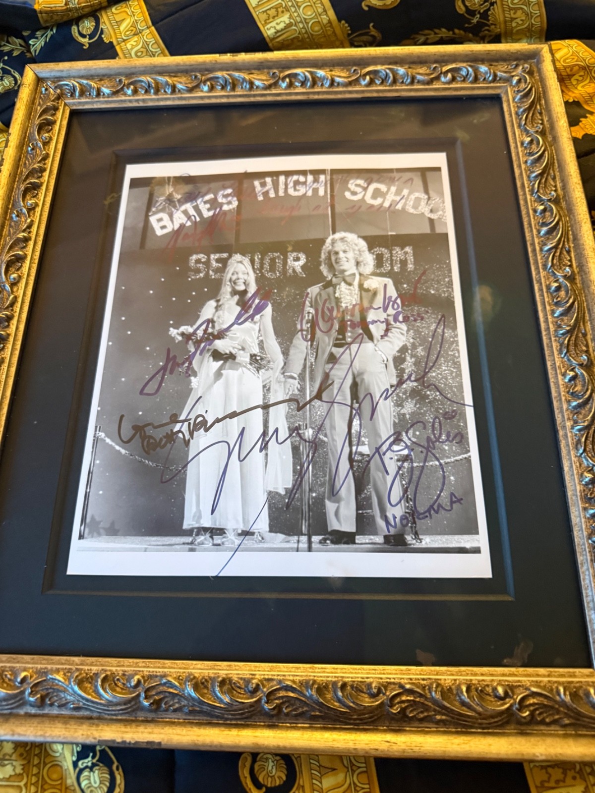 Carrie Movie  - Sissy Spacek John Travolta plus 5 Cast Signed 8x10 -Beckett COA
