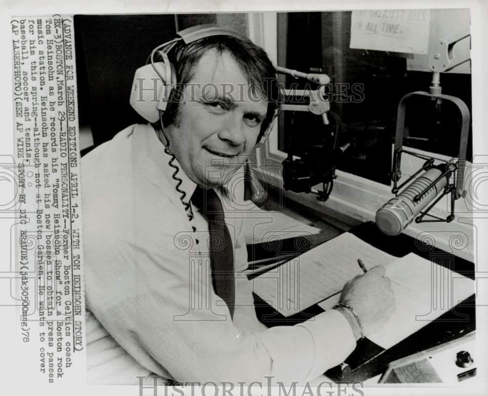 1978 Press Photo Former Boston Celtics Coach Tom Heinsohn records Show on Radio