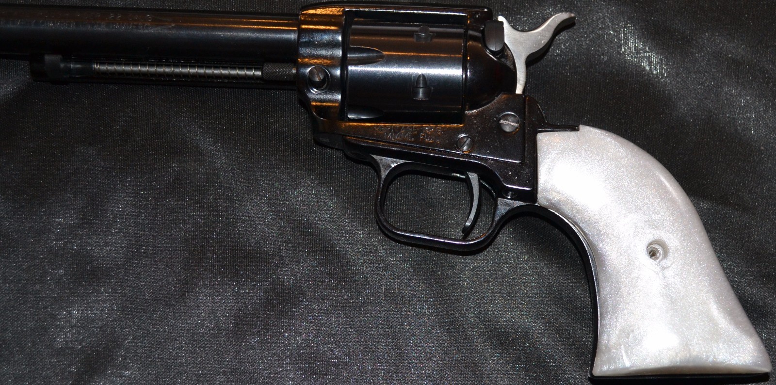 Heritage Rough Rider pistol grips pearl plastic with screw