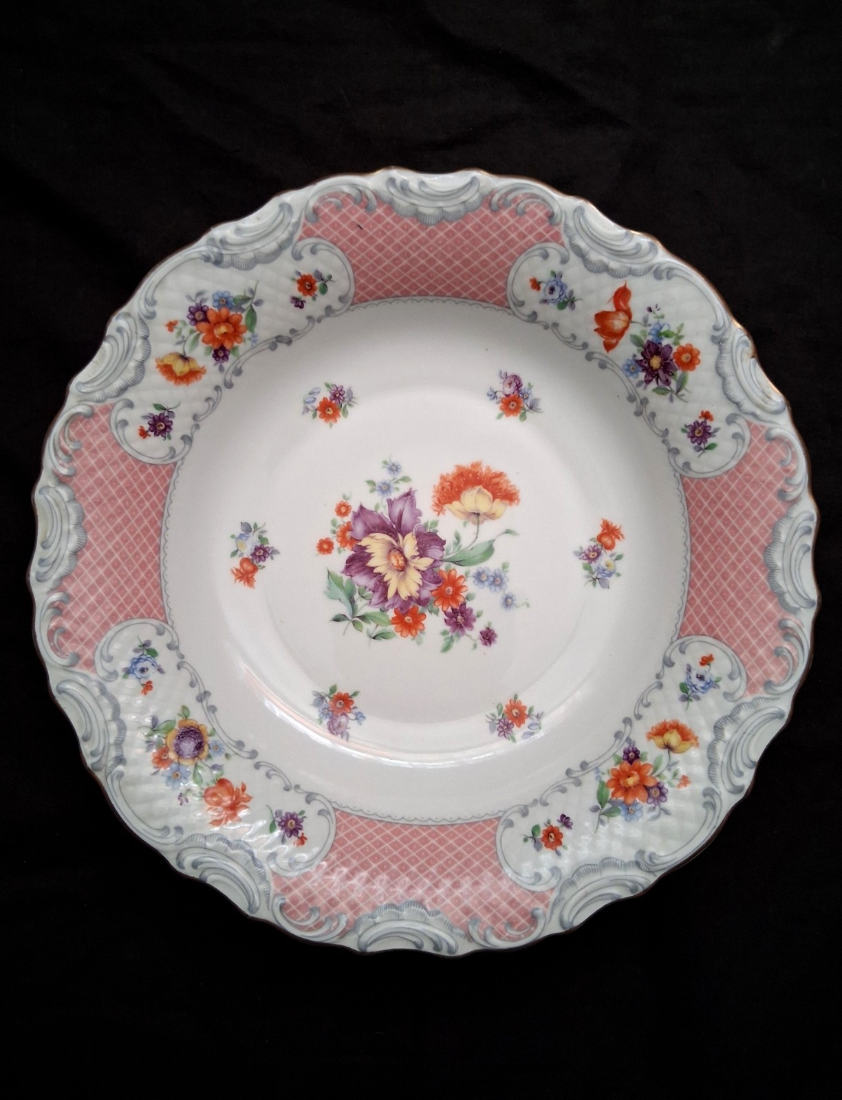 Elegant Schumann Bavaria US zone Pink scalloped porcelain bowl 11 inches Elegant Schumann Bavaria US zone Pink scalloped porcelain bowl 11 inches
