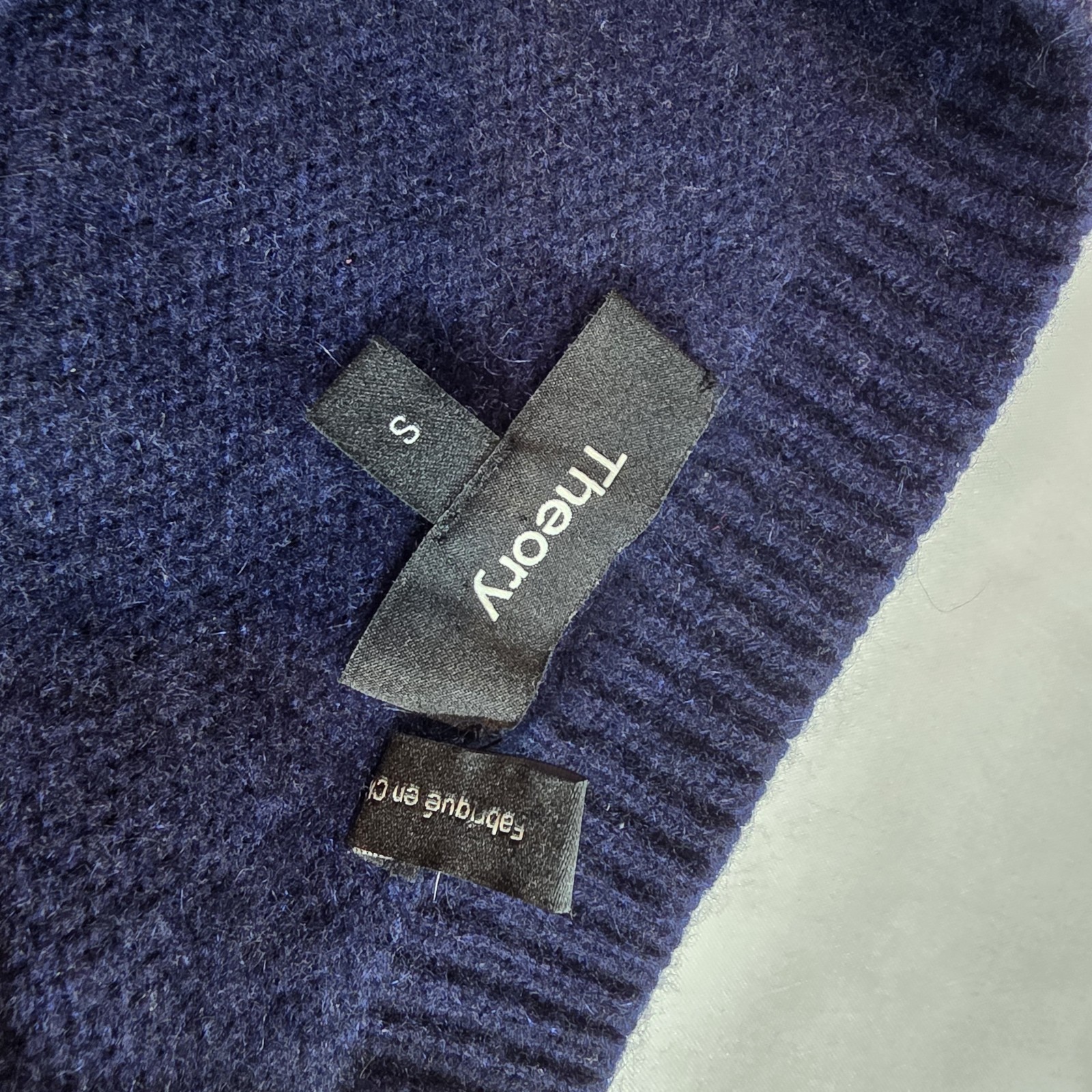 Men\'s Navy Blue Theory Hilles Crewneck Sweater in 100% Cashmere