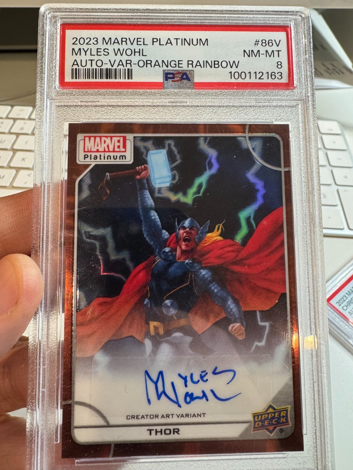 2023 Marvel Platinum Thor #86-V Myles Wohl Auto Orange Numbered /25 PSA 8