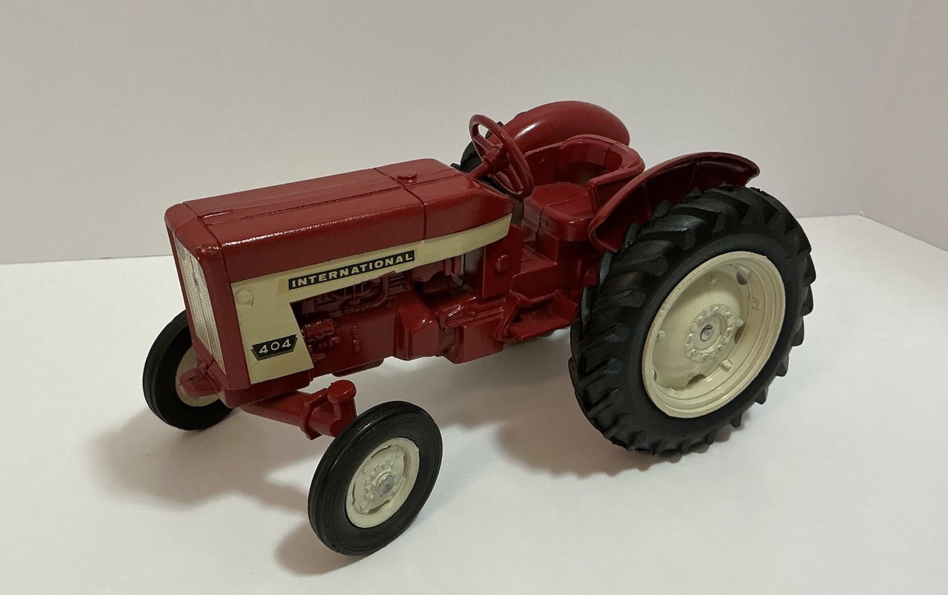 VINTAGE ESKA INTERNATIONAL 404 TRACTOR ERTL FARM TOY FARMALL WF 3 PT METAL RIMS VINTAGE ESKA INTERNATIONAL 404 TRACTOR ERTL FARM TOY FARMALL WF 3 PT METAL RIMS
