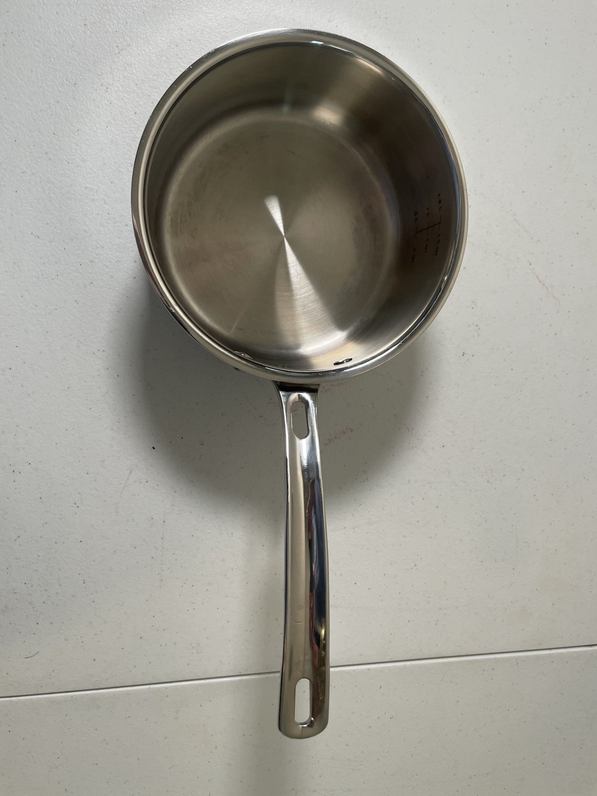 VIKING 3-PLY STAINLESS STEEL MEDIUM SAUCEPAN No LID HANDLE 2.25QT 2.1L VIKING 3-PLY STAINLESS STEEL MEDIUM SAUCEPAN No LID HANDLE 2.25QT 2.1L