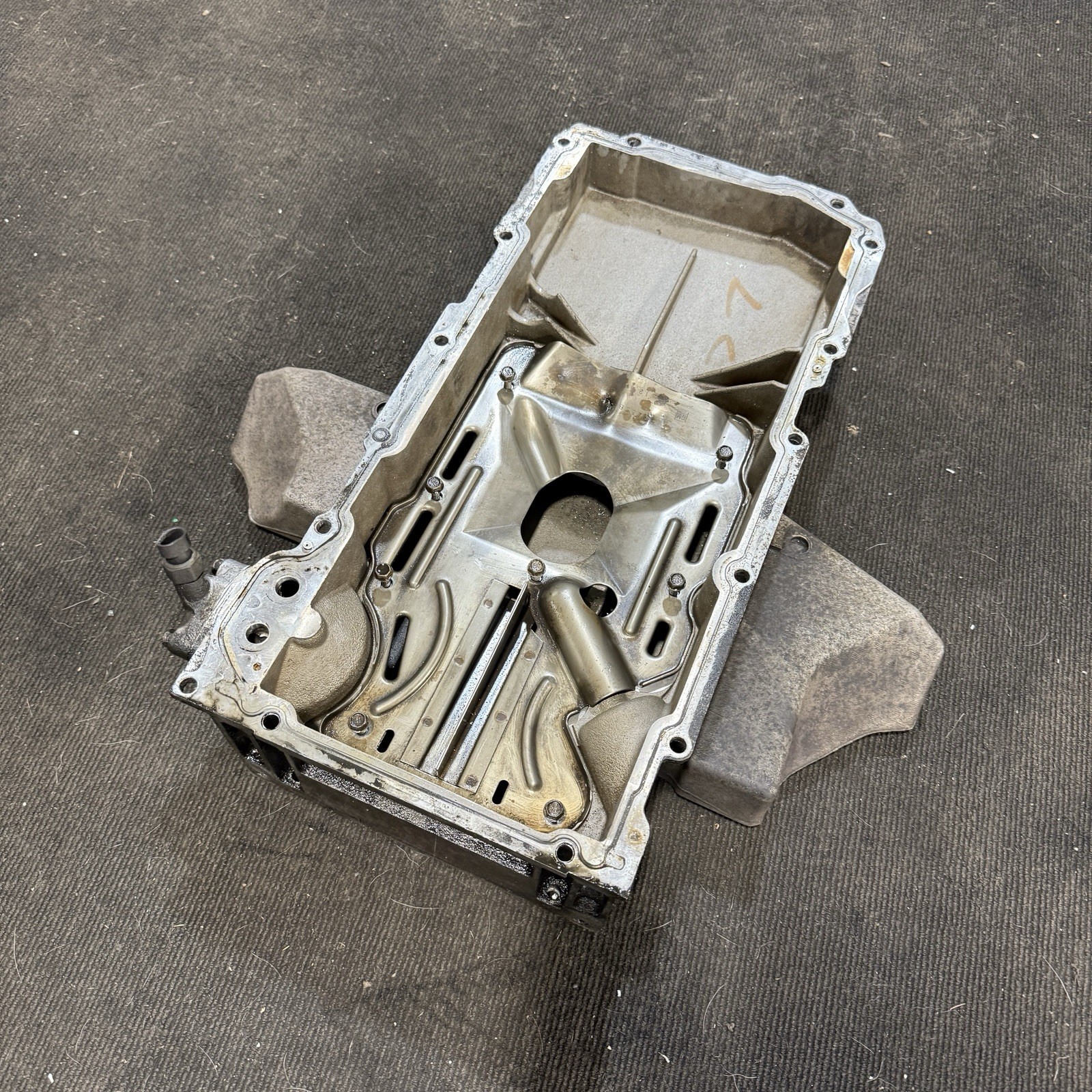 97-04 Chevy Corvette LS1 LS6 One Piece Batwing Engine Oil Pan C5
