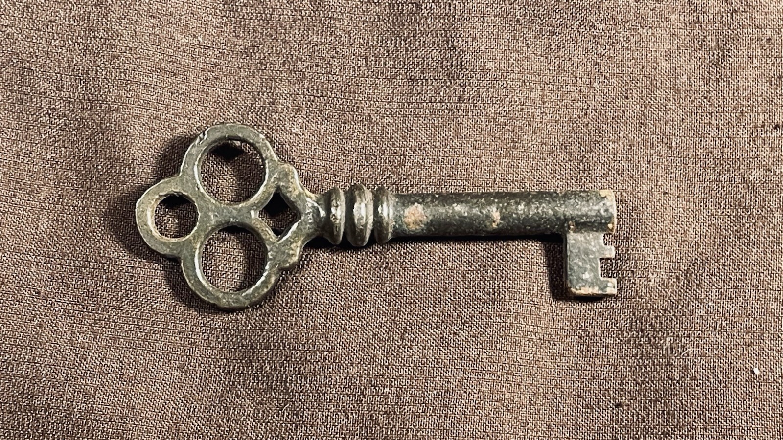 Antique Hollow Barrel Skeleton Key Furniture Lock Cabinet Hutch Dresser 1/8\