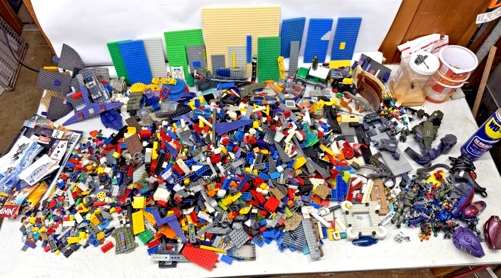23 Lbs Lot Pieces Assorted Legos & Halo Mega Blocks Figures Minifigs Minifigures 23 Lbs Lot Pieces Assorted Legos & Halo Mega Blocks Figures Minifigs Minifigures