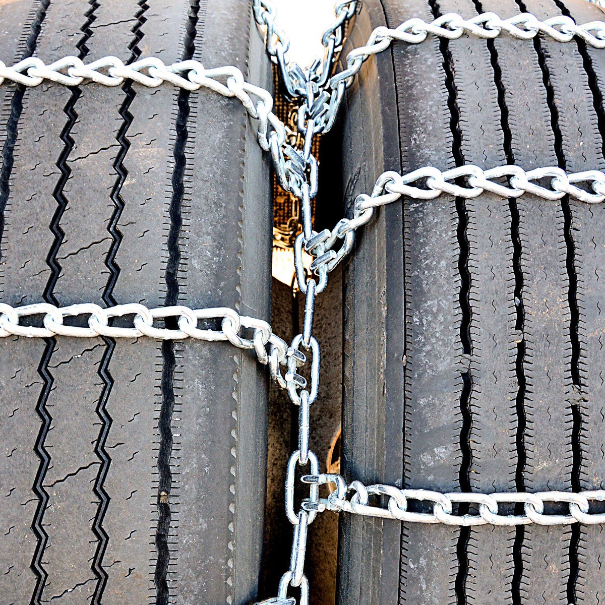 Titan Truck Tire Chains Dual/Triple On Road Snow/Ice 7mm 10-22.5 Titan Truck Tire Chains Dual/Triple On Road Snow/Ice 7mm 10-22.5