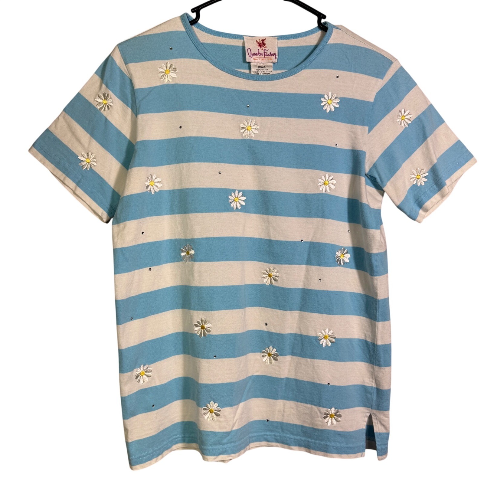 Quacker Factory Vintage Daisy Embroidered Sky Blue Striped Tee Small Cottagecore