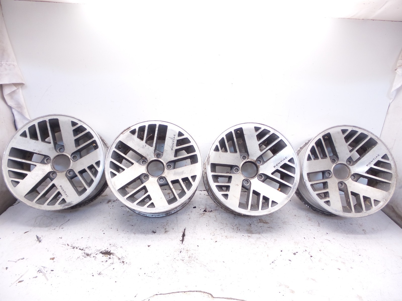 82-92 Pontiac Firebird Wheels Rims Set Wheel 15X7 4.25 BS GM 10030732 10030733
